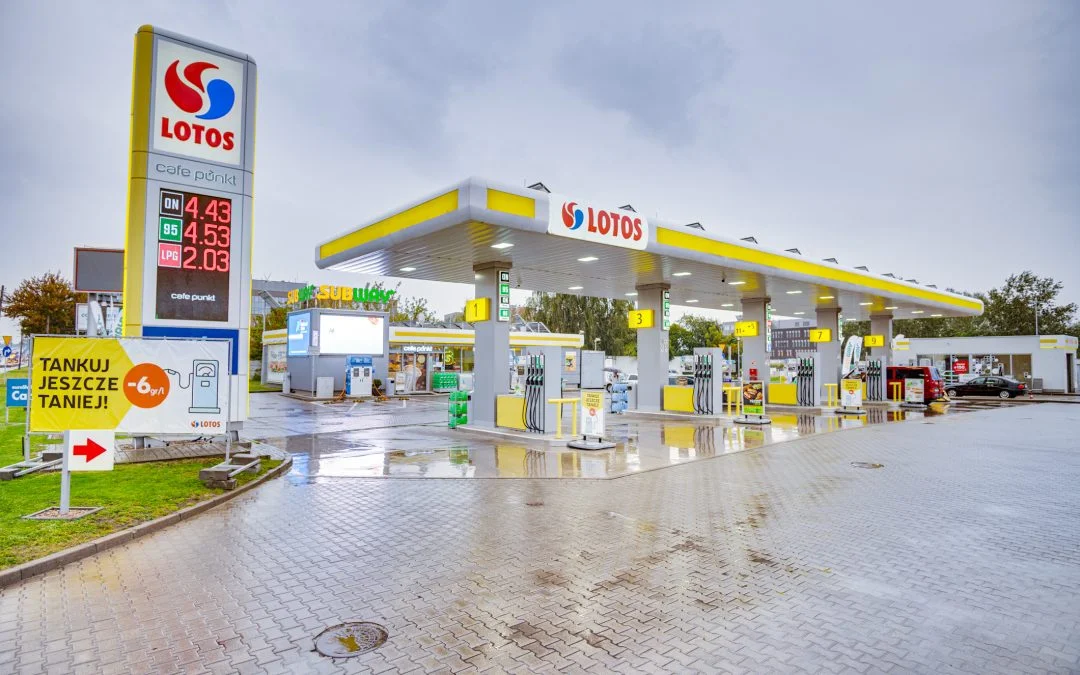 Stacja Paliw Lotos ul. Łopuszańska w Warszawie